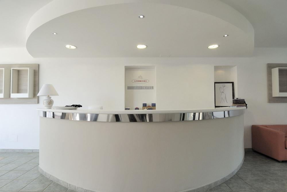 Hotel Ambrosio La Corte Olbia Bagian luar foto