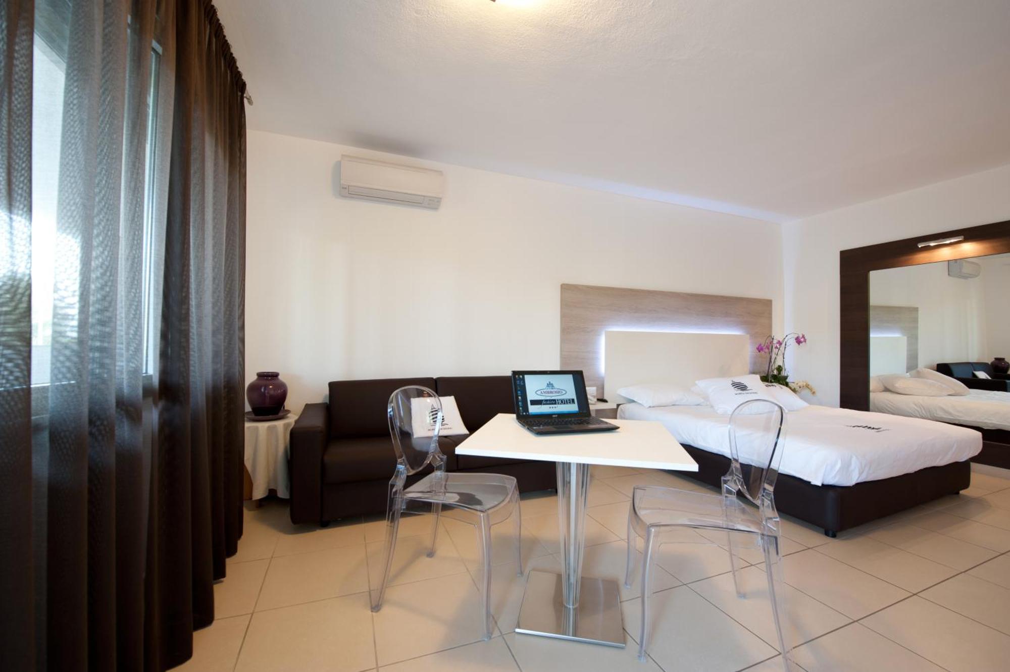 Hotel Ambrosio La Corte Olbia Bagian luar foto