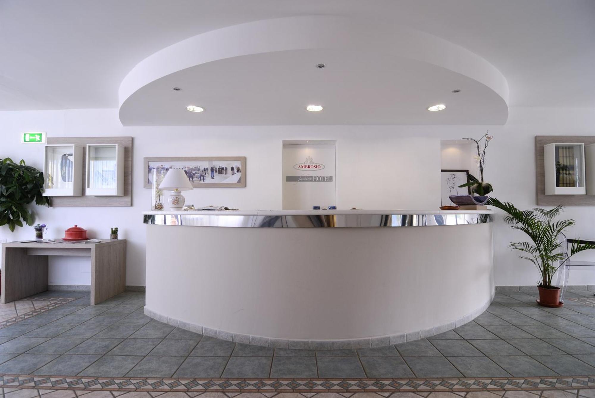 Hotel Ambrosio La Corte Olbia Bagian luar foto