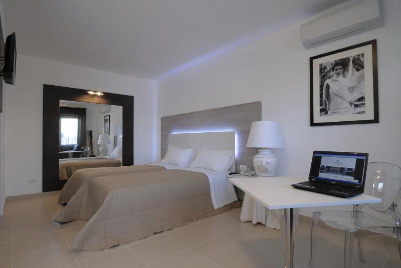 Hotel Ambrosio La Corte Olbia Bagian luar foto